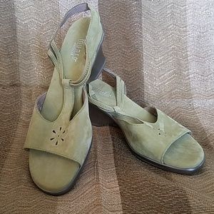 Munro Walking Wedge Green Suede 9 1/2 M